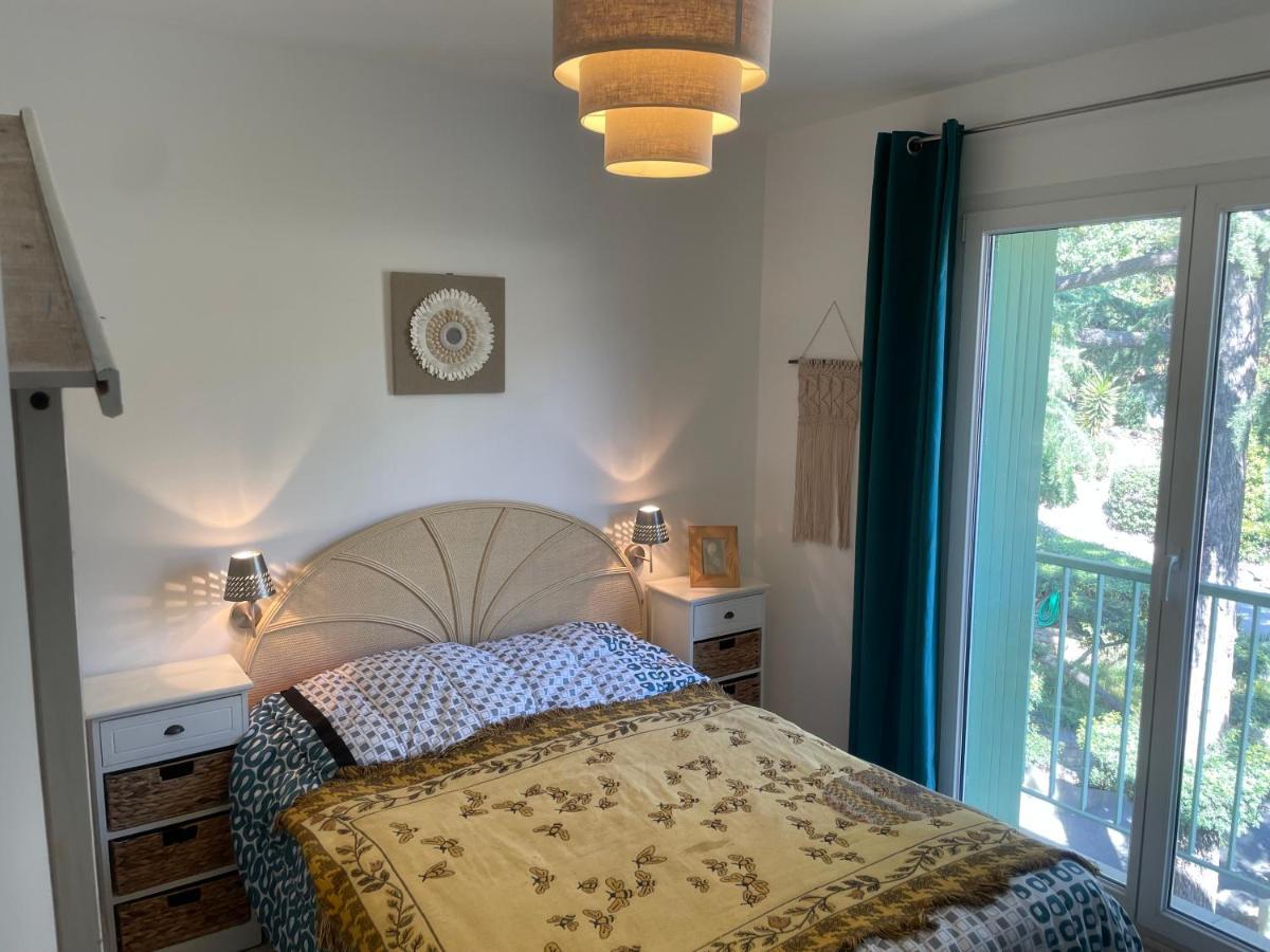 Apartment Port T3 Dans Calme Parking Prive *